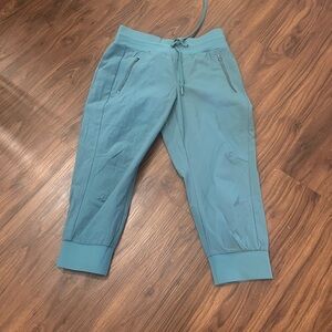ATHLETA TREKKIE NORTH CROP JOGGER SIZE 8P. NWOT